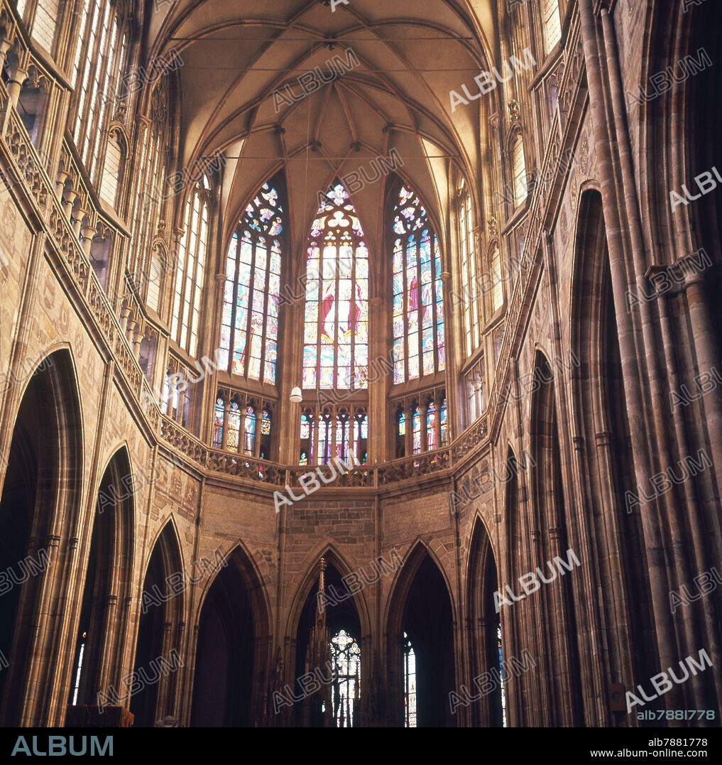 MATHIEU DE ARRAS (1290-1352) Y PETER PARLER (1330. INTERIOR CATEDRAL GOTICA COMENZADA EN 1344 Y TERMINADA DEFINITIVAMENTE EN 1929.