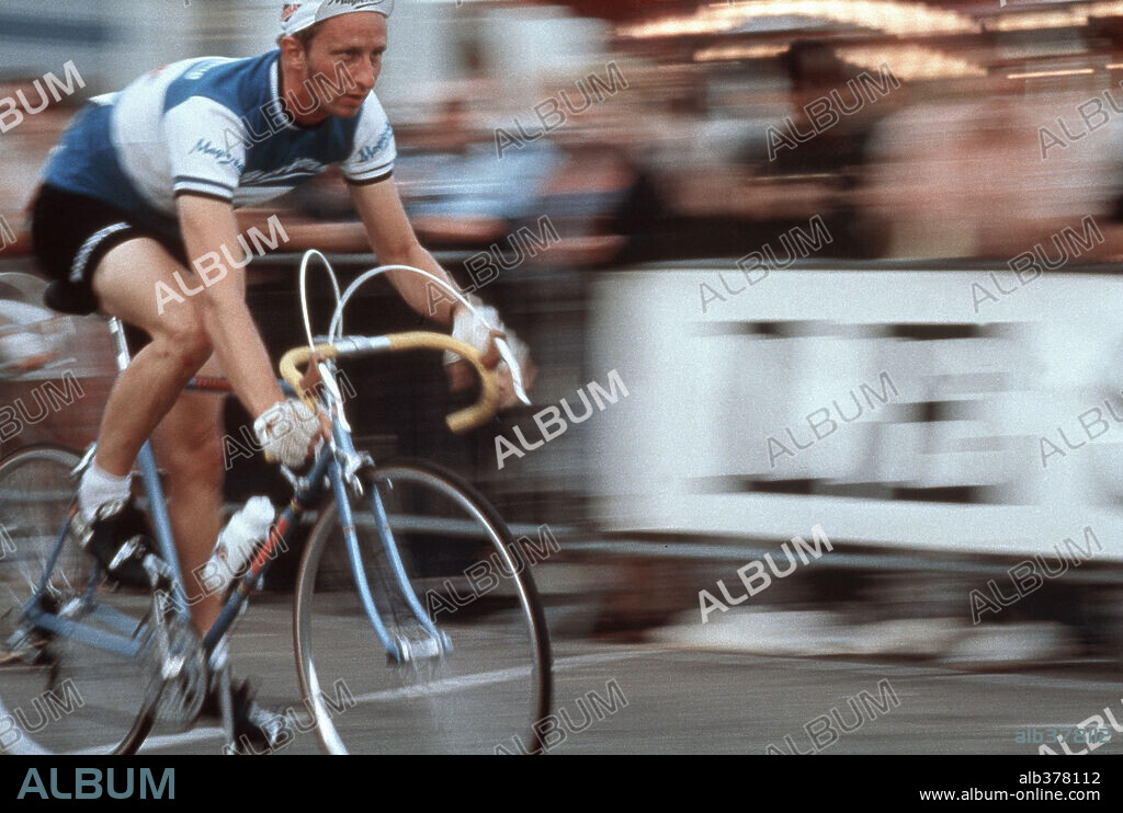BENOIT POELVOORDE in LE VÉLO DE GHISLAIN LAMBERT, 2001, unter der Regie von PHILIPPE HAREL. Copyright LAZENNEC PROD/TF1 FILMS PROD/STUDIO CANAL/AF PROD.
