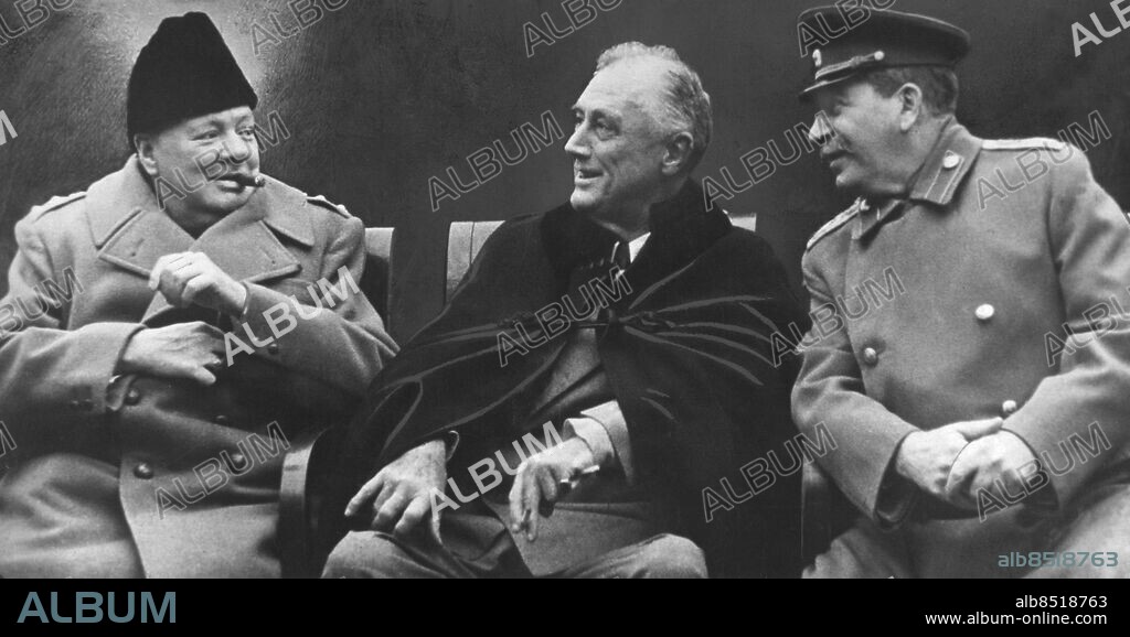 ©SCANPIX SWEDEN, 1945-02.. Churchill, Roosevelt och Stalin vid Jaltakonferensen.. En världsberömd bild, de tre allierade länderna, dåvarande Sovjetunionen, USA och Storbritannien. Sittande (fr.v.) Winston Churchill med cigarr, Franklin D Roosevelt och Josef Stalin vid Jaltakonferensen (Krimkonferensen).. Foto: Scanpix. Code: 20360. ***. ENGCAP: The Conferens of the Leaders of the Three Allied Powers - Sovjet Unionen, United States of America and Great Britain. Winston Churtchill, Franklin D Roosevelt och J. V. Stalin. Febr.1945.