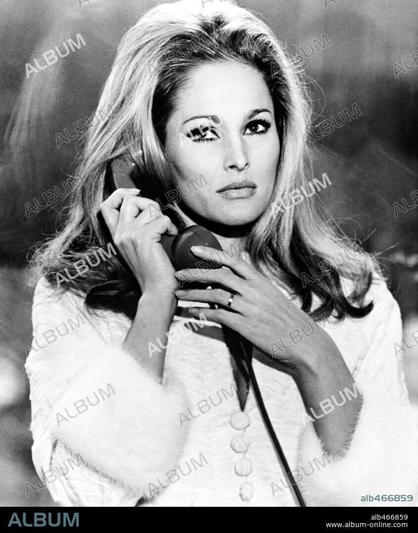 URSULA ANDRESS in LADIES, LADIES (LE DOLCI SIGNORE, 1968), unter der Regie von LUIGI ZAMPA. Copyright DOCUMENTO FILMS.