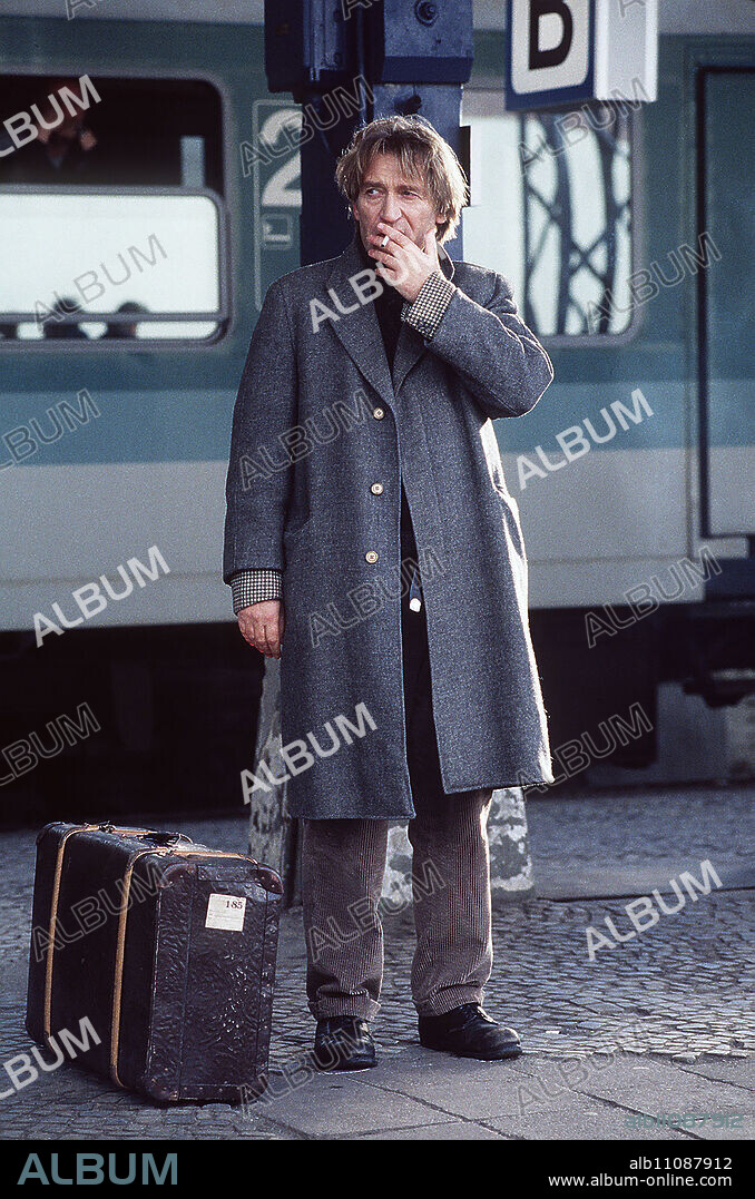 In the Name of Innocence Drama about a woman who sets out to find the brutal murderer of her daughter. Photo: Inspector Norbert Michaelis (MATTHIAS HABICH). Director: Andreas Kleinert / Title: IN THE NAME OF INNOCENCE / BRD 1997.