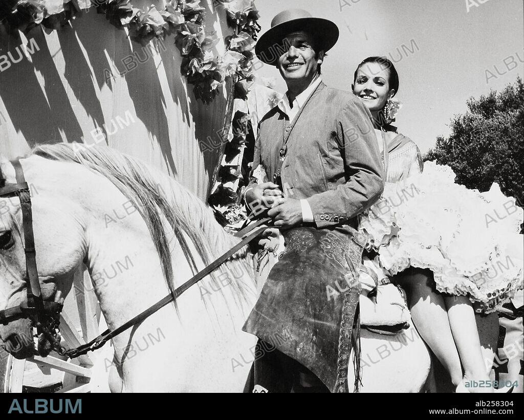 CARMEN SEVILLA y FRANCISCO RABAL en CAMINO DEL ROCIO, 1966, dirigida por RAFAEL GIL. Copyright CORAL P.C.