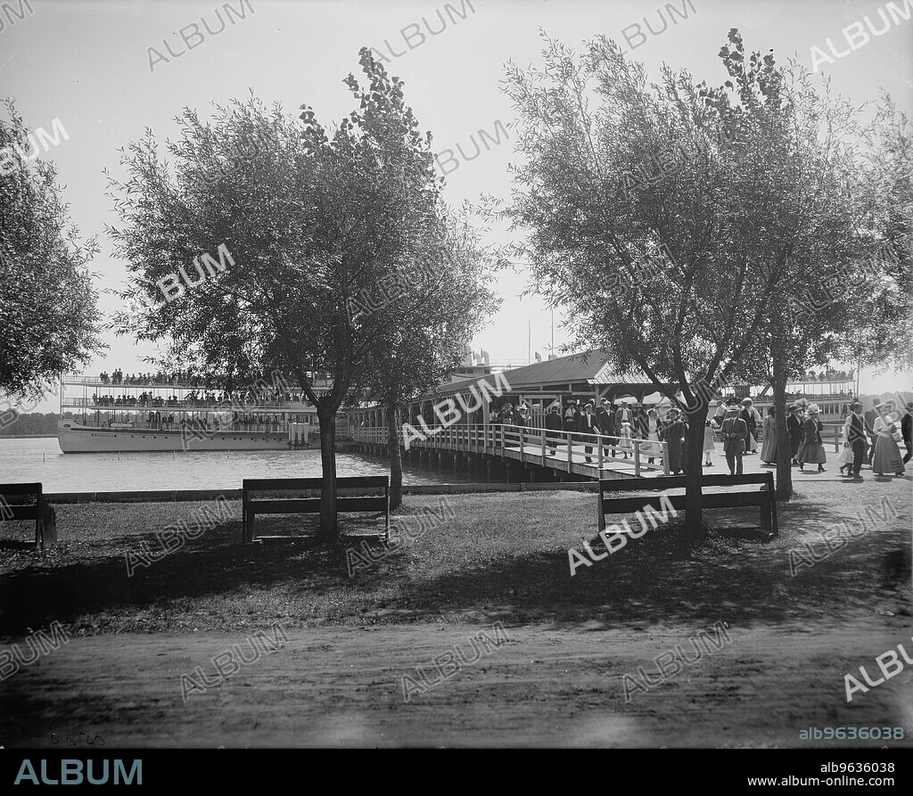 Str. Tashmoo at Tashmoo Park, St. Clair Flats, Mich., between 1900 and 1920.