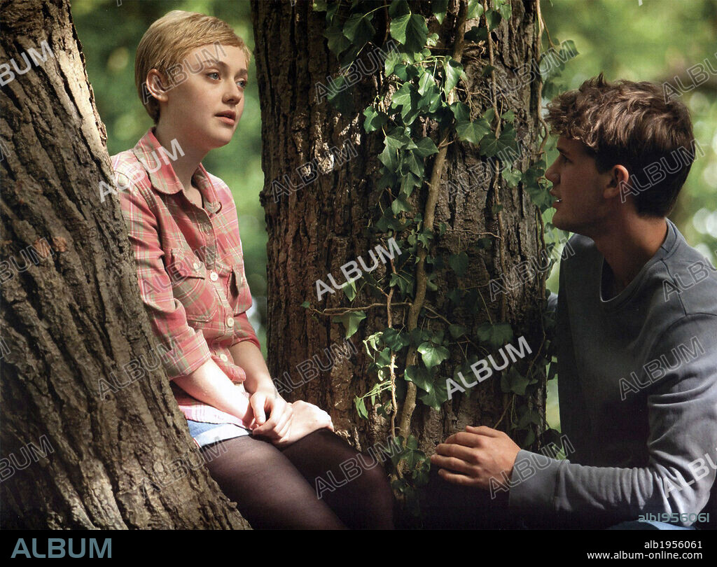 DAKOTA FANNING and JEREMY IRVINE in NOW IS GOOD, 2012, directed by OL PARKER. Copyright BLUEPRINT PICTURES.