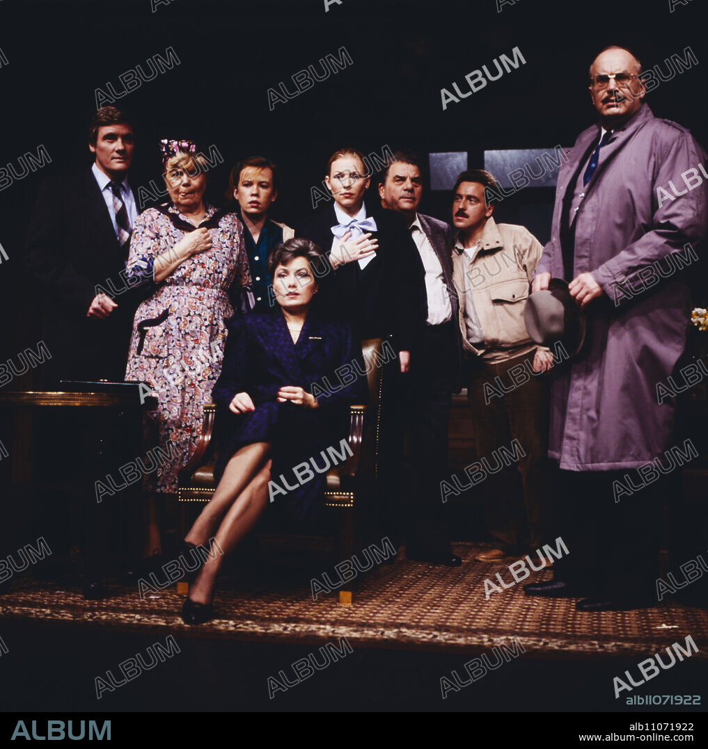 Mrs. Pieper lives dangerously, theater performance from the Ohnsorg Theater Hamburg, Germany 1975, Director: Alfred Johst, Jochen Schenck, Actors: Jürgen Lederer, Heidi Kabel, Herma Koehn, Paola Schoene, Antje Schroeder, Jens Werner Fritsch, Hans Timmermann.