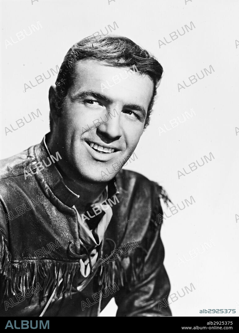 JAMES CAAN in EL DORADO, 1966, directed by HOWARD HAWKS. Copyright PARAMOUNT PICTURES.