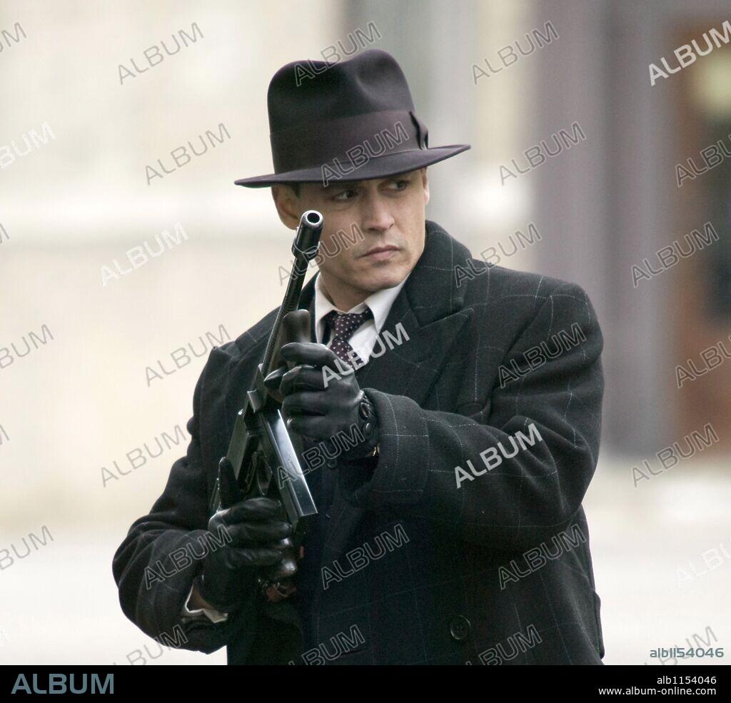 JOHNNY DEPP in PUBLIC ENEMIES, 2009, directed by MICHAEL MANN. Copyright TRIBECA PRODUCTIONS / MOUNTAIN, PETER.