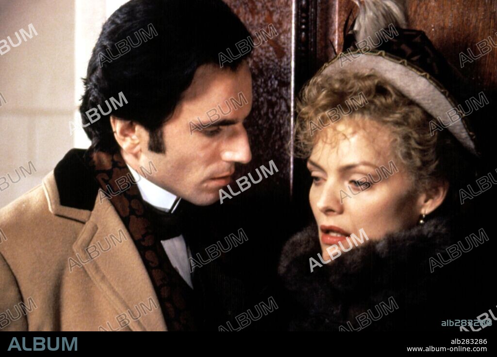 DANIEL DAY-LEWIS and MICHELLE PFEIFFER in THE AGE OF INNOCENCE, 1993, directed by MARTIN SCORSESE. Copyright COLUMBIA PICTURES / CARUSO, PHILLIP.