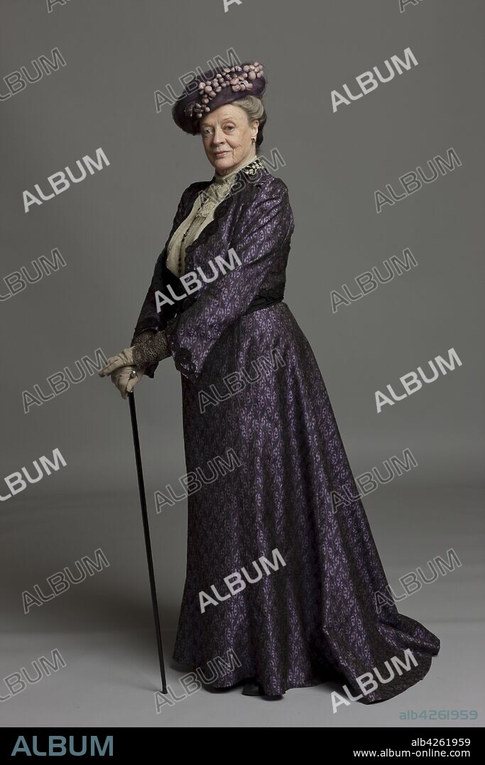 MAGGIE SMITH in DOWNTON ABBEY, 2010, unter der Regie von JULIAN FELLOWES. Copyright CARNIVAL FILMS. Season 1.