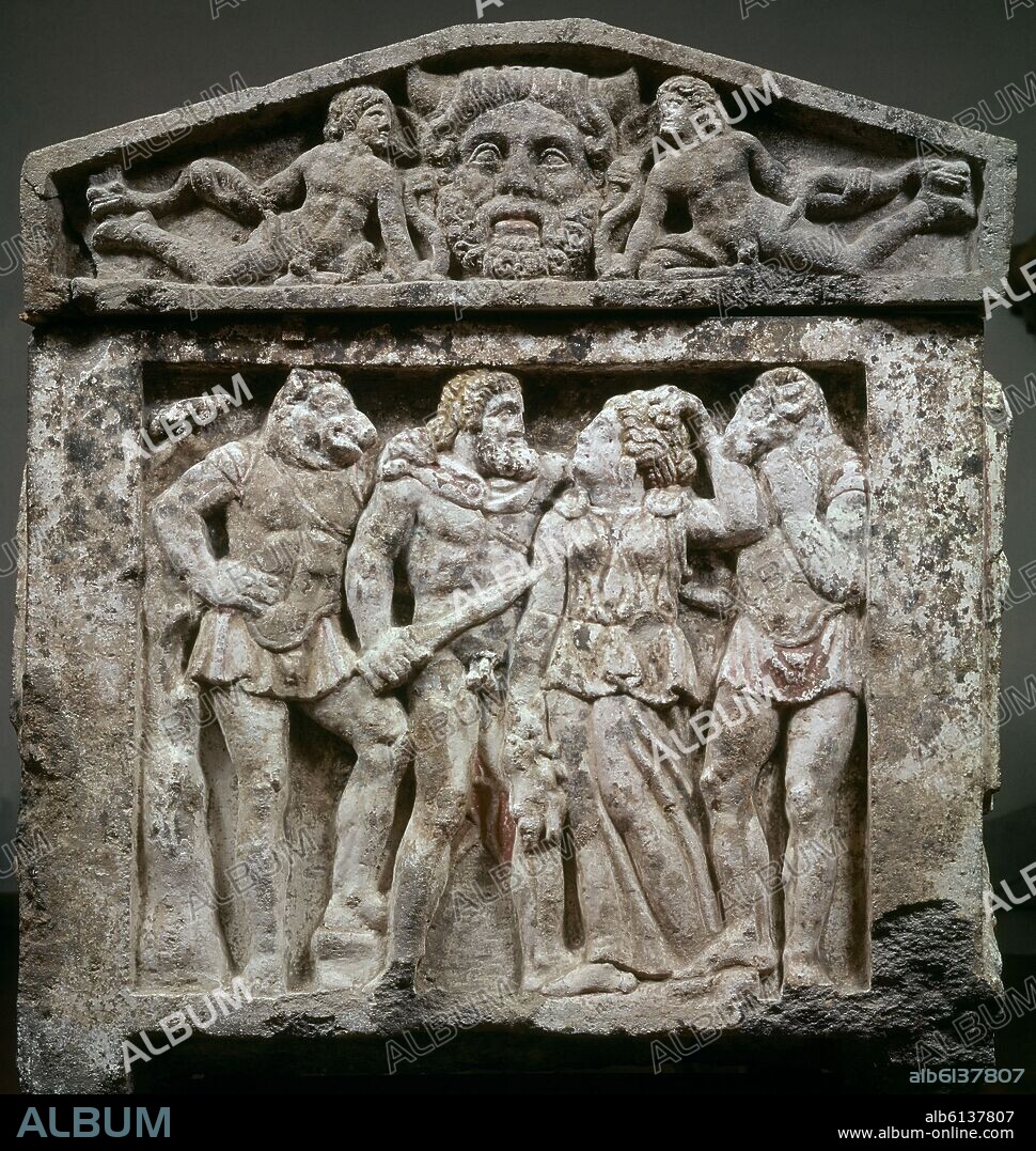 SARCOFAGO - ULISES AMENAZANDO A LA MAGA CIRCE QUE CONVIERTIO EN CERDOS A LOS GUERREROS DE ULISES - SIGLO VI AC.