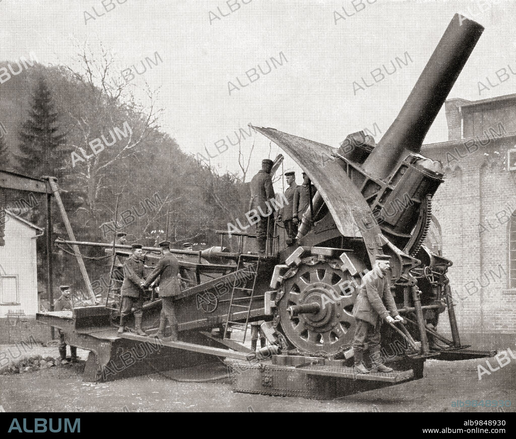 A Big Bertha, a heavy howitzer gun developed in Germany at the start of World War One. From Meyers Lexicon, published 1927.