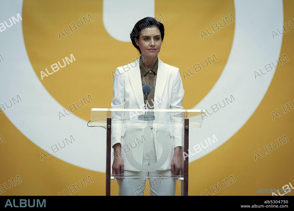 HANNAH WARE in THE ONE - FINDE DEIN PERFEKTES MATCH, 2021 (THE ONE), unter der Regie von JEREMY LOVERING. Copyright STUDIOCANAL.