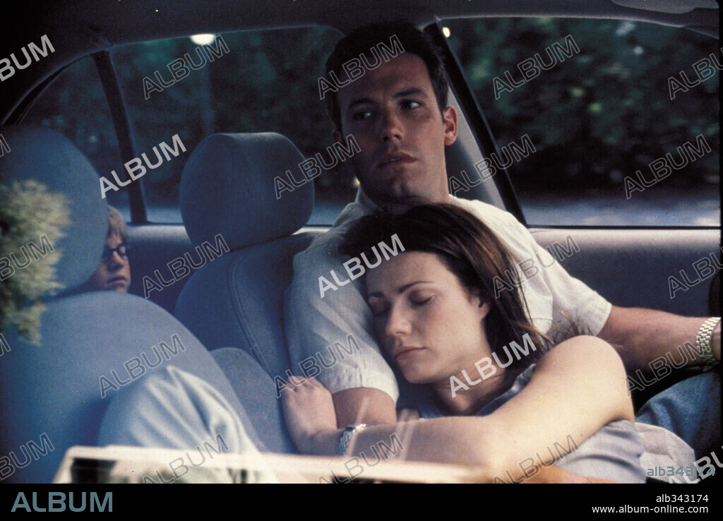BEN AFFLECK and GWYNETH PALTROW in BOUNCE, 2000, directed by DON ROOS. Copyright MIRAMAX.