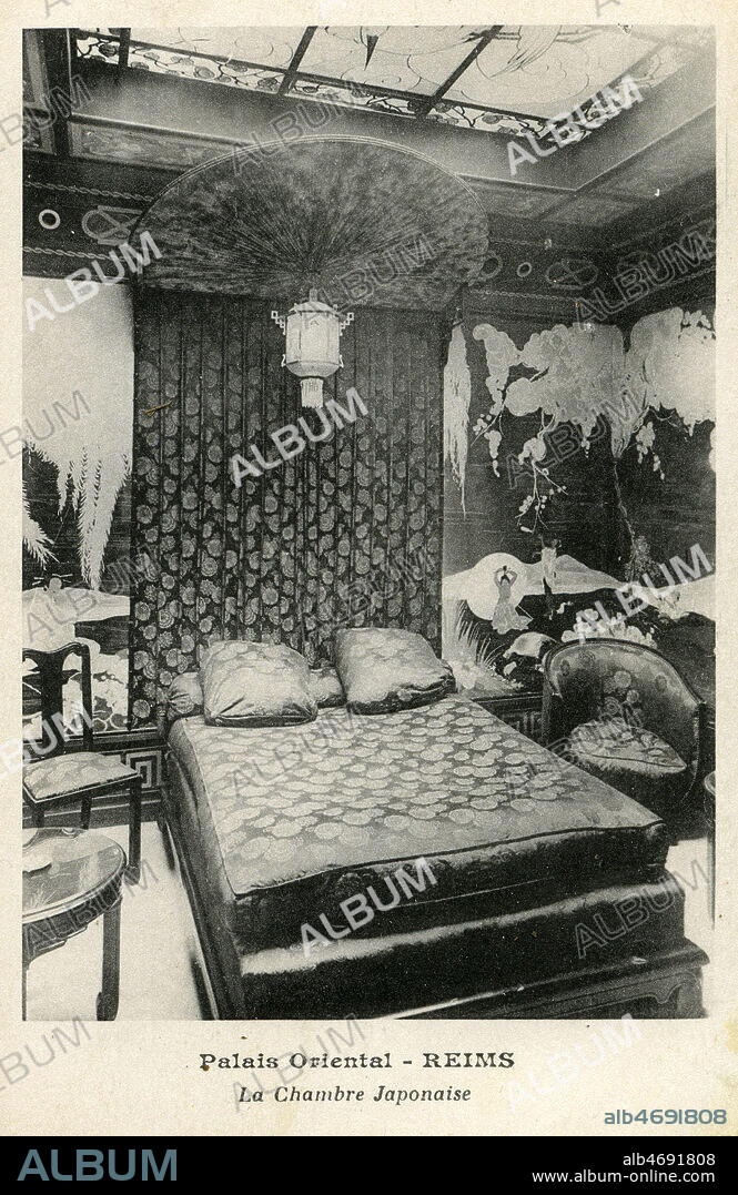 'Palais oriental, Reims : la chambre japonaise' : chambre d'une maison close. Photographie anonyme pour une carte postale vers 1925. Credit : Collection IM/KHARBINE-TAPABOR.