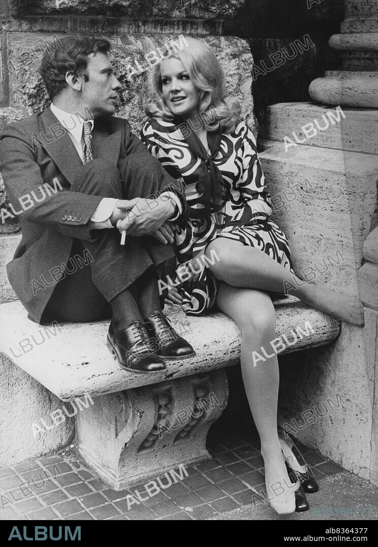 Carroll Baker (1931-), actriz de cine estadounidense de origen ruso-polaca, junto a Jean-Louis Trintignant (1930-2022), actor y director de cine francés.
