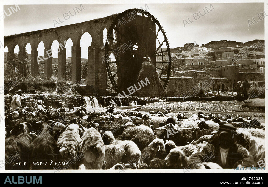 Noria a Hamma (Syrie). Fabrication du bourgoul (grains de ble concasses). Photographie anonyme pour une carte postale vers 1930. Credit : Collection NBL/KHARBINE-TAPABOR.