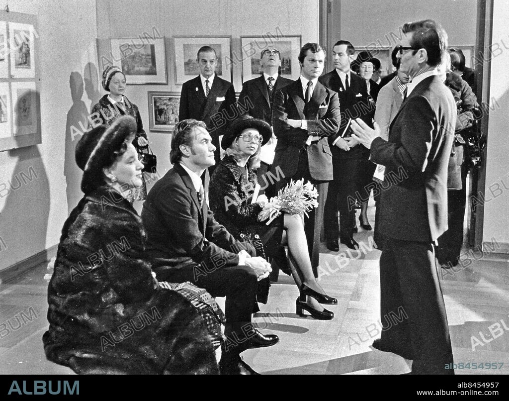STOCKHPOLM 1973-01-17. Danska drottningen Margrethe II och hennes make prins Henrik guidas runt i Nationalmuseet i Stockholm av chefsintendenten Bengt G. Dahlbäck (t. h.) tillsammans med svenska prinsessan Christina och kronprinsen Carl Gustaf 17:e januari 1973, under drottningparets första officiella statsbesök till Sverige.. Foto: Pressens Bild / TT / Kod: 190.