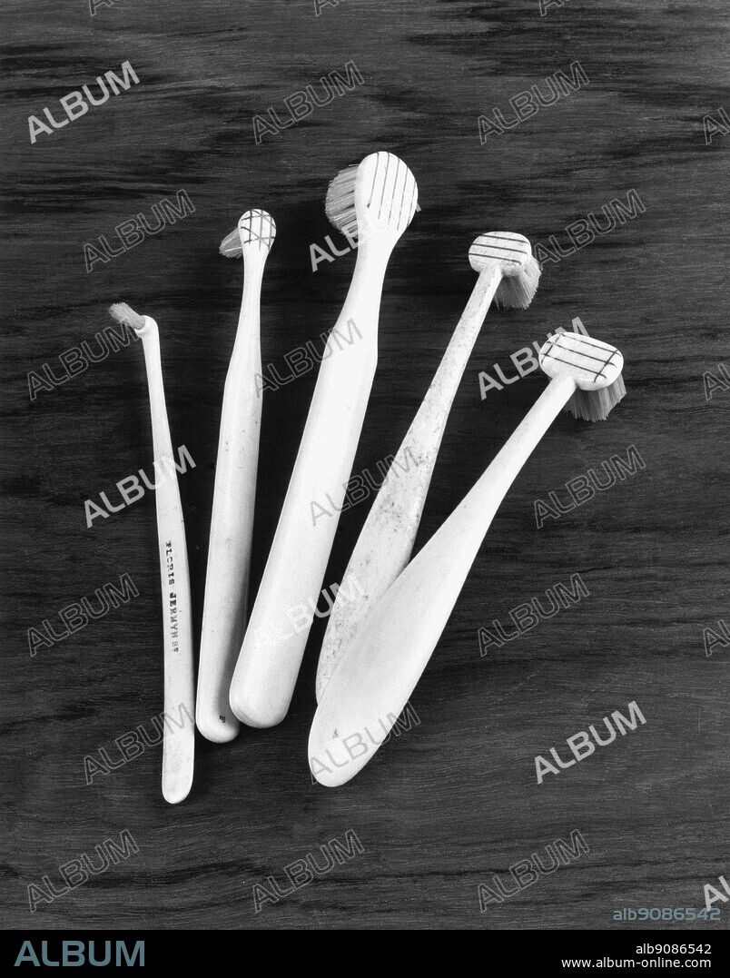 Set of Floris toothbrushes, c.1800 - Messrs. Floris of Jermyn Street, supplied by William Addis, founded in 1780, who claim to have been the first toothbrush manufacturers.. ©TopFoto.