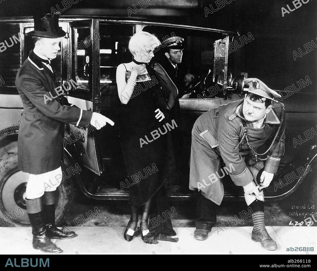 JEAN HARLOW, OLIVER HARDY and STAN LAUREL in DOUBLE WHOOPEE, 1929, directed by LEWIS R. FOSTER. Copyright HAL ROACH/MGM.