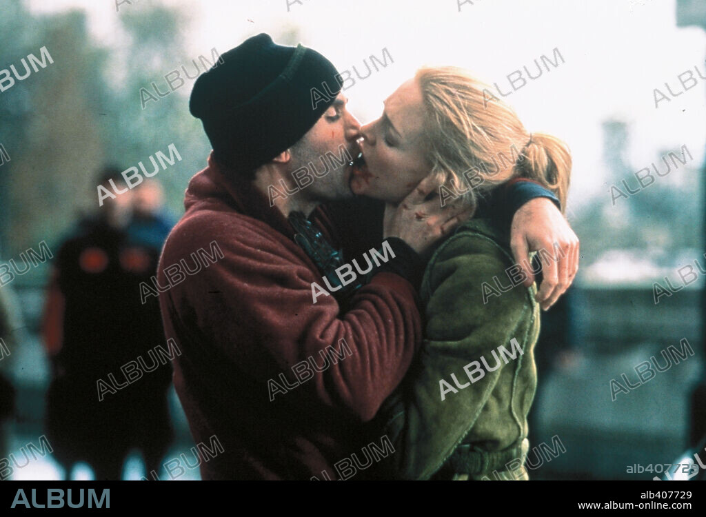 HEATHER GRAHAM und JOSEPH FIENNES in KILLING ME SOFTLY, 2002, unter der Regie von CHEN KAIGE. Copyright THE MONTECITO PICTURE COMPANY.