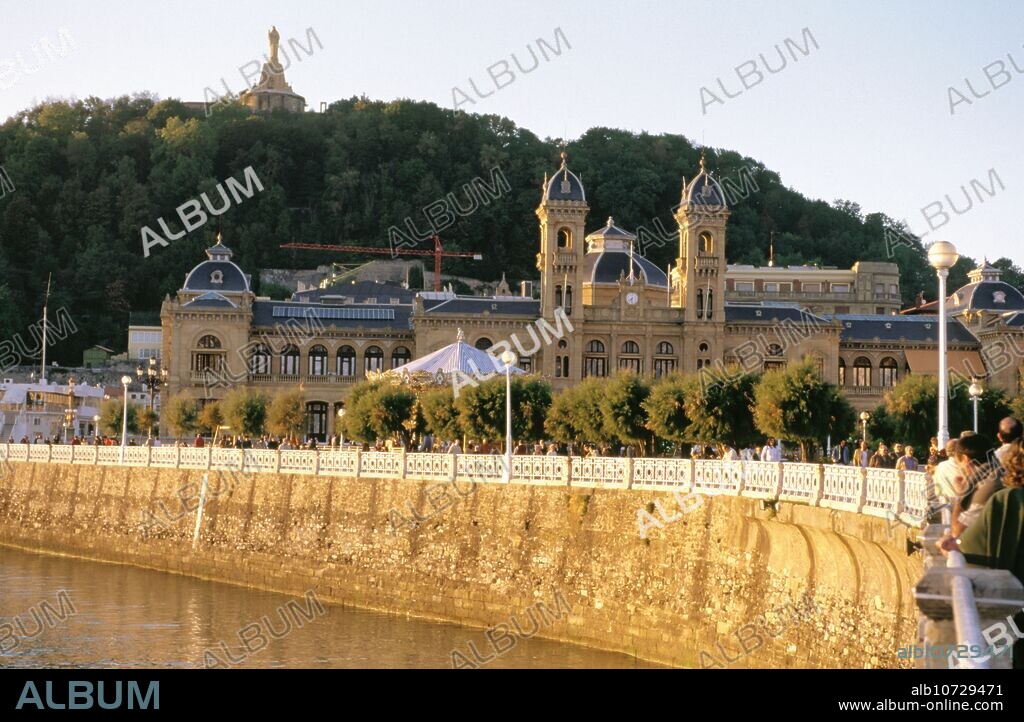 La Concha Promenade, Alderdi Eder Park & City Hall. San Sebastián-Donostia. Guipúzcoa. Euskadi.