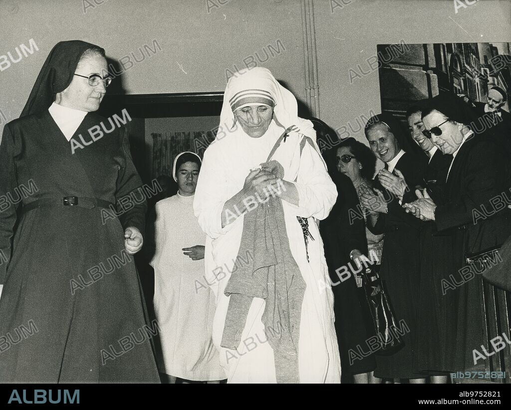 Madrid, 03/06/1976. La madre Teresa de Calcuta en la sede de las Hermanas de Caridad de San Vicente de Paul, donde se encuentra alojada.