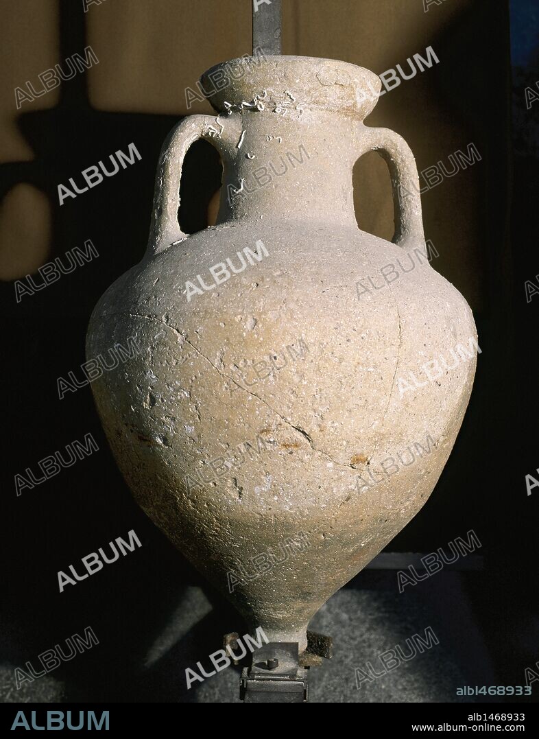 ARTE GRIEGO. ESPAÑA. ANFORA DE TIPO MASSALIOTA (de Massalia, actual Marsella), para contener vino. Siglos V a. C-III a. C. Museu Arqueològic de Girona. Cataluña.