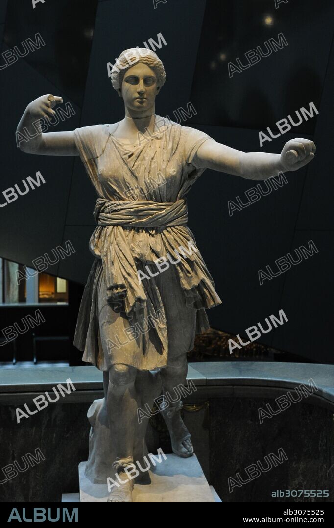 Estatua romana de la Diosa Artemis en actitud de disparar su arco (desaparecido). Mármol. Museo del Mediterráneo y Antigüedades del Oriente Próximo (Museum of Mediterranean and Near Eastern Antiquities). Estocolmo. Suecia.