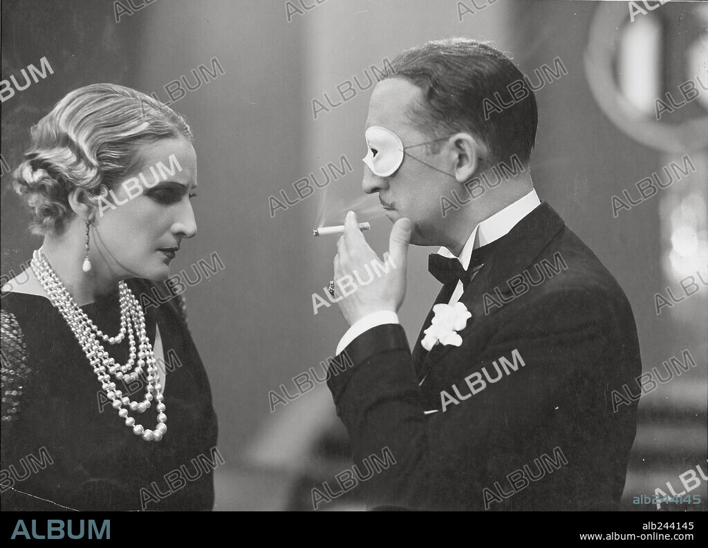 IRENE LOPEZ HEREDIA and MARIANO ASQUERINO in TWELVE MEN AND A WOMAN, 1934 (DOCE HOMBRES Y UNA MUJER), directed by FERNANDO DELGADO. Copyright STAR FILMS S.A.