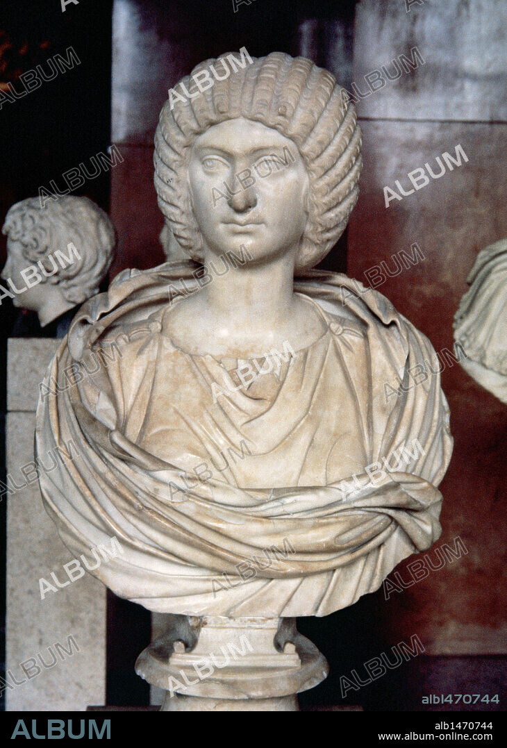 JULIA DOMNA (h.158-217). Emperatriz romana. Hija de Julio Basiano, sumo sacerdote del Sol en Homs. Segunda esposa de Septimio Severo. BUSTO en mármol fechado en el siglo II. Museo del Louvre. París. Francia.