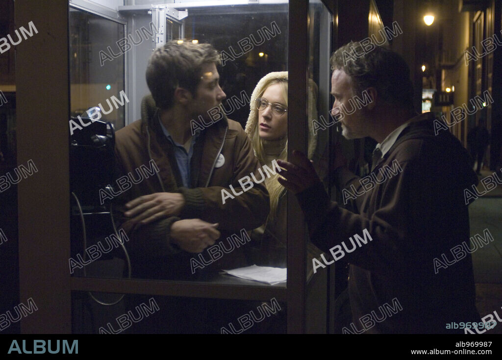 CHLOE SEVIGNY and JAKE GYLLENHAAL in ZODIAC, 2007, directed by DAVID FINCHER. Copyright WARNER BROS. PICTURES.