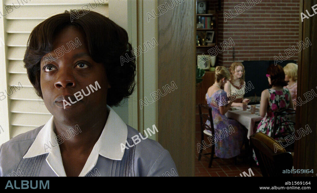 VIOLA DAVIS in THE HELP, 2011, directed by TATE TAYLOR. Copyright DREAMWORKS PICTURES.