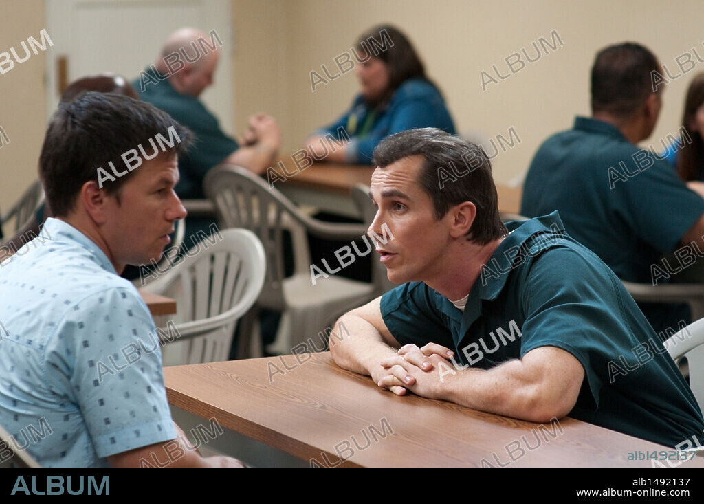 CHRISTIAN BALE y MARK WAHLBERG en THE FIGHTER, 2010, dirigida por DAVID O. RUSSELL.