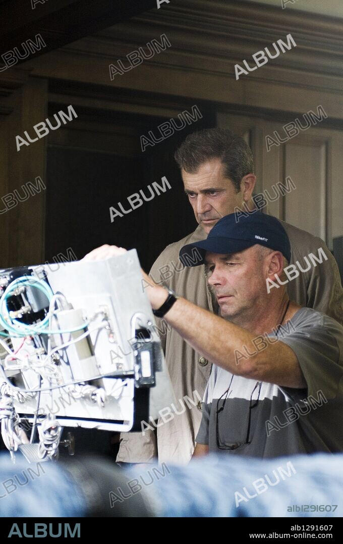 MARTIN CAMPBELL y MEL GIBSON en AL LÍMITE, 2010 (EDGE OF DARKNESS), dirigida por MARTIN CAMPBELL. Copyright WARNER BROSS PICTURES/BBC FILMS/ICON PRODUCTIONS / POLAY, MACALL.