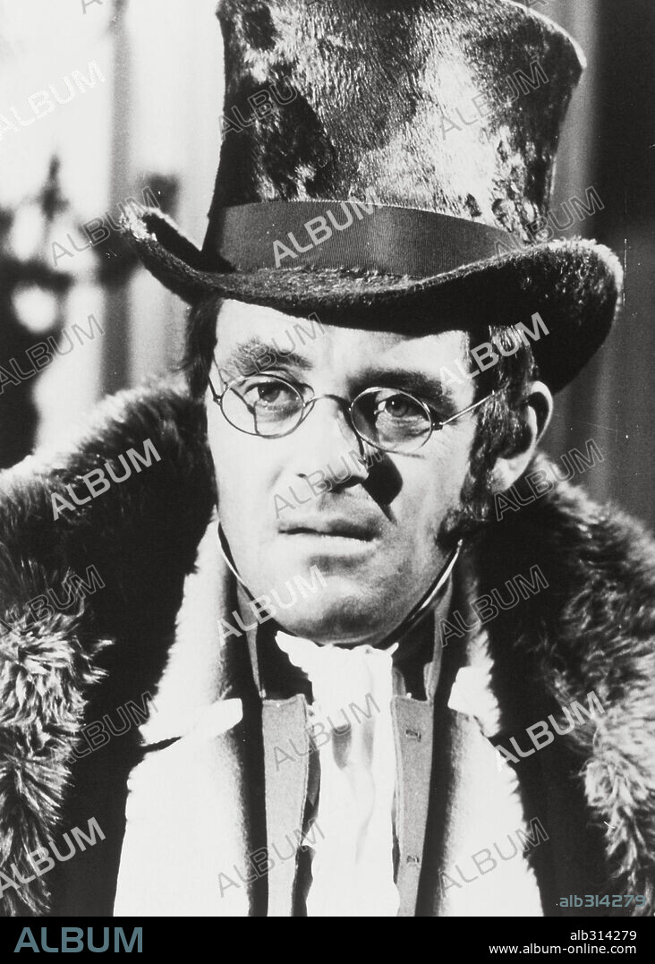 ANTHONY HOPKINS en GUERRA Y PAZ-TV, 1972 (WAR AND PEACE-TV), dirigida por JOHN HOWARD DAVIES. Copyright PUBLIC BROADCASTING SERVICE.