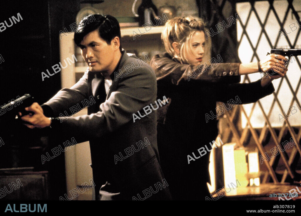 CHOW YUN-FAT and MIRA SORVINO in THE REPLACEMENT KILLERS, 1998, directed by ANTOINE FUQUA. Copyright COLUMBIA PICTURES / MASI, FRANK.