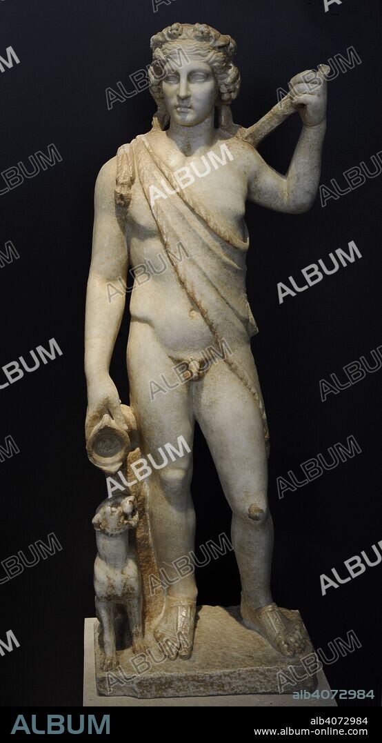 Baco (Dioniso). Dios de la vendimia y el vino. Estatua de mármol. Siglo II. Procedente de Aldaya (provincia de Valencia). Museo Arqueológico Nacional. Madrid. España.