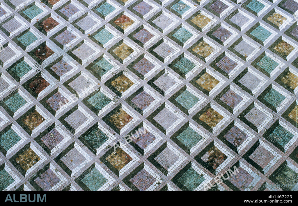 ARTE ROMANO. ITALIA. Detalle de un MOSAICO ROMANO policromado de motivos geométricos. Fechado hacia el 211 aC. Procede de Lucus Feroniae. Lacio.