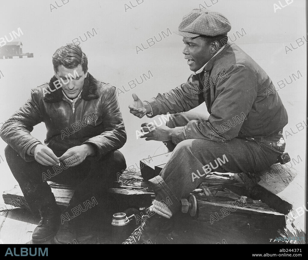JOHN CASSAVETES and SIDNEY POITIER in EDGE OF THE CITY, 1957, directed by MARTIN RITT. Copyright M.G.M.