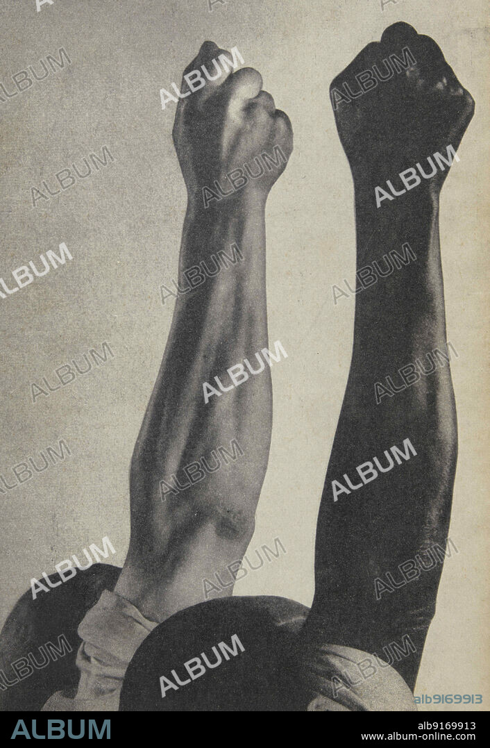 JOHN HEARTFIELD. Cover of the magazine Social Kunst Fotomontage No 8.