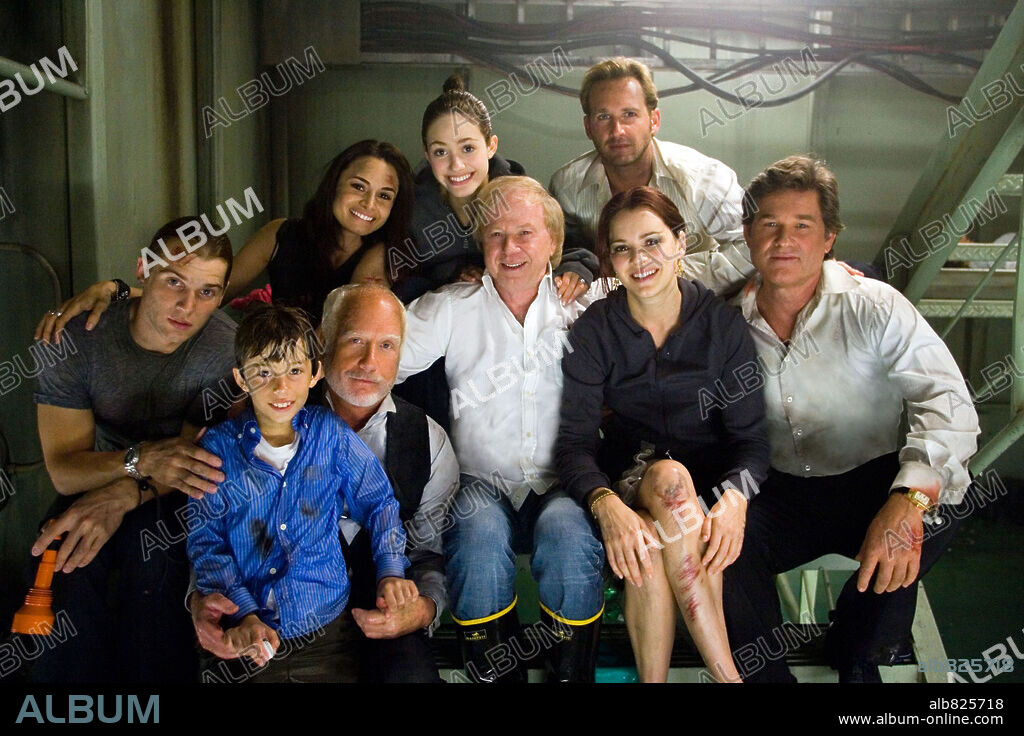 EMMY ROSSUM, JACINDA BARRETT, JIMMY BENNETT, JOSH LUCAS, KURT RUSSELL, MAESTRO, MIA, MIKE VOGEL, RICHARD DREYFUSS et WOLFGANG PETERSEN dans POSEIDON, 2006, réalisé par WOLFGANG PETERSEN. Copyright WARNER BROS.