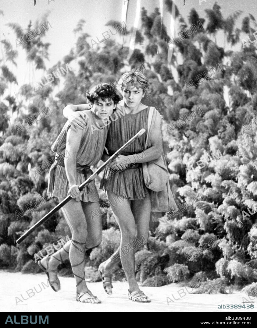 HIRAM KELLER and MARTIN POTTER in FELLINI SATYRICON, 1969 (SATYRICON), directed by FEDERICO FELLINI. Copyright PRODUZIONI EUROPEE ASSOCIATI.