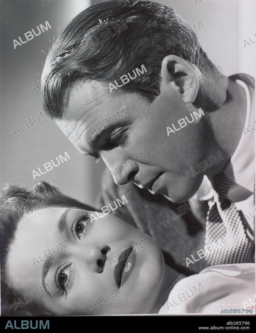 JAMES STEWART and JANE WYMAN in MAGIC TOWN, 1947, directed by WILLIAM A. WELLMAN. Copyright RKO.