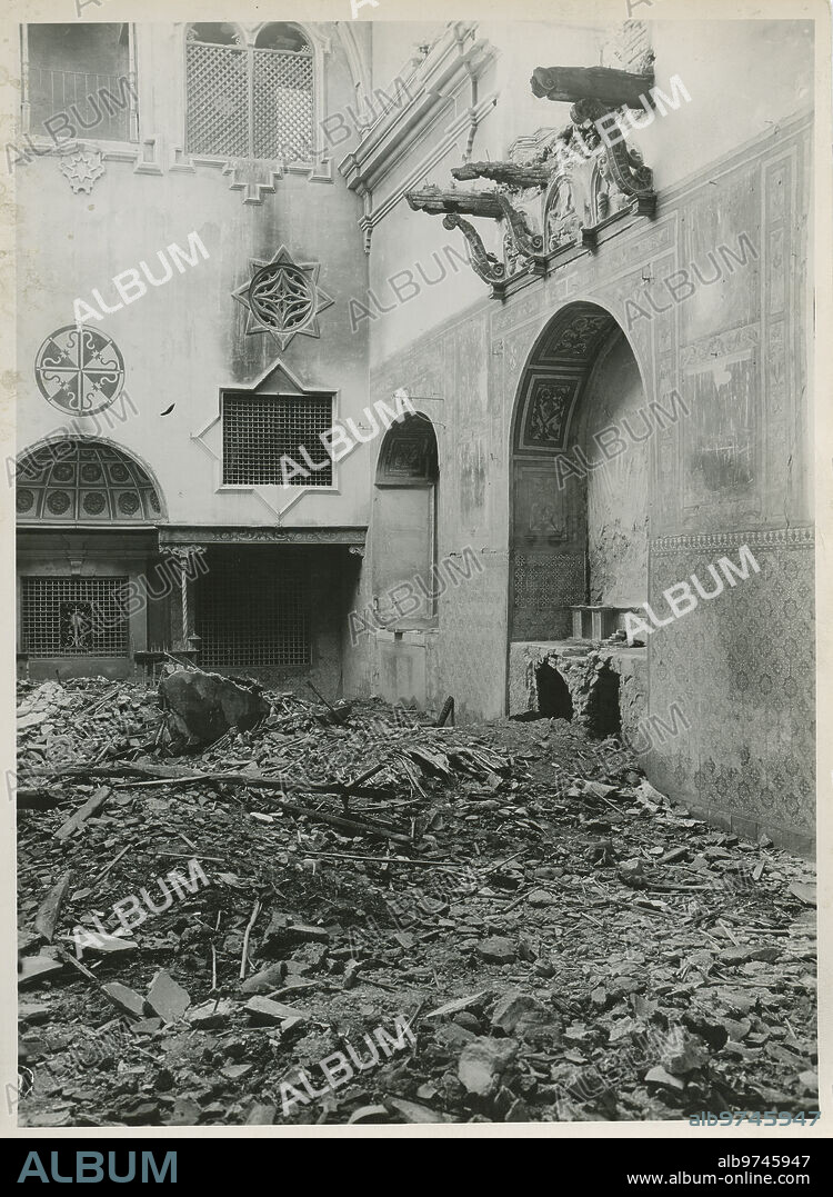 Baena (Córdoba), julio de 1936. Guerra Civil Española. Iglesia saqueada e incendiada por los rojos, desapareciendo el artesonado mudéjar.