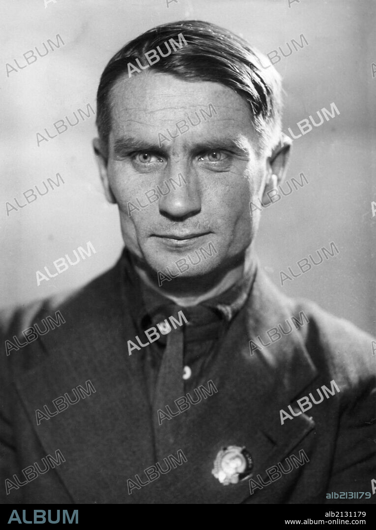 Acedemician trofim lysenko, who was elected vice-chairman of the soviet of the union during the first session of the supreme soviet of the ussr in 1938. 01/02/1938