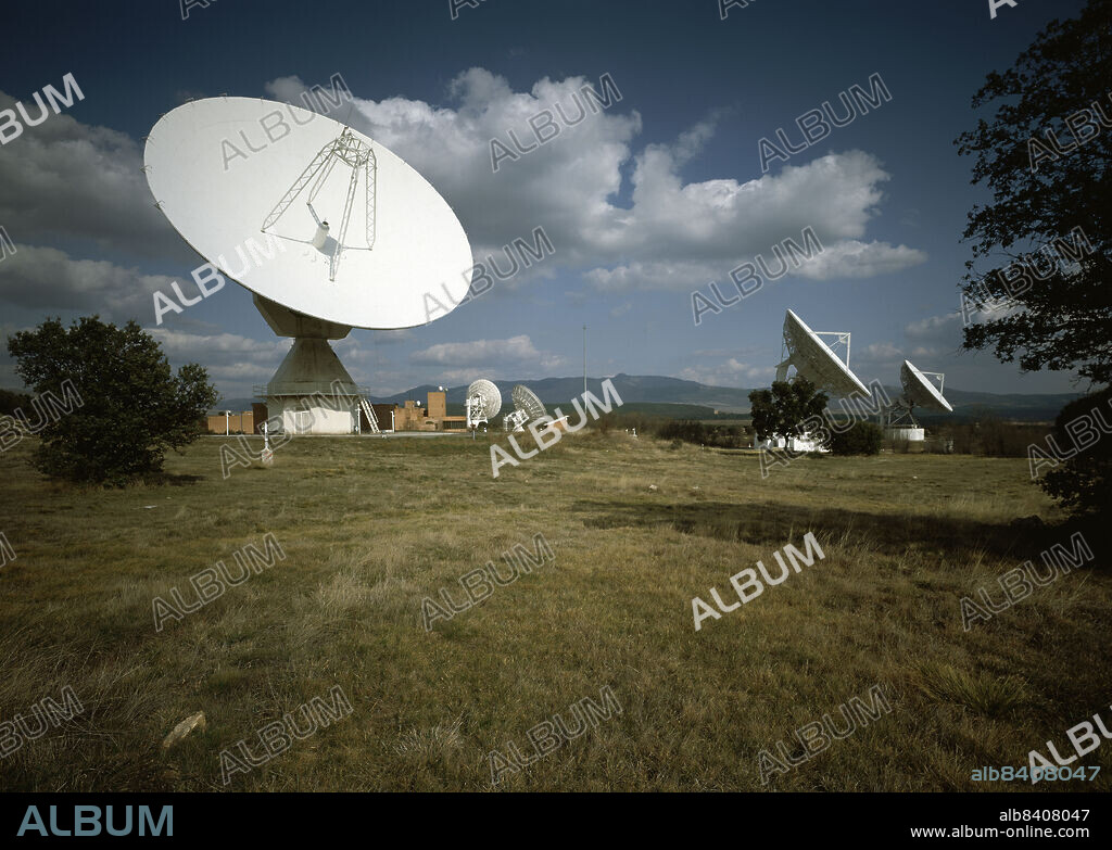 ESTACION TERRENA DE COMUNICACIONES POR SATELITE, CURSA EL TRAFICO INTERNACIONAL VIA SATELITE, ES USADA POR TELEFONICA Y POR LA N.A.S.A.