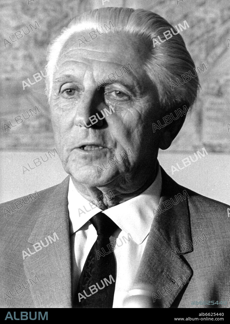 Director Erwin Piscator on the 29th of August in 1965 in Frankfurt am Main. He was born in Greifenstein (Lahn-Dill district) on the 17th of December in 1893 and died in Starnberg on the 30th of March in 1966. 29/08/1965