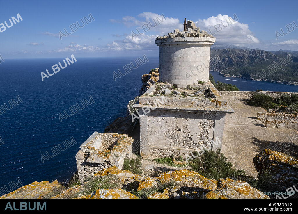 Far Vell lighthouse, (Na Popia), Sa Dragonera natural park, Mallorca, Balearic Islands, Spain.