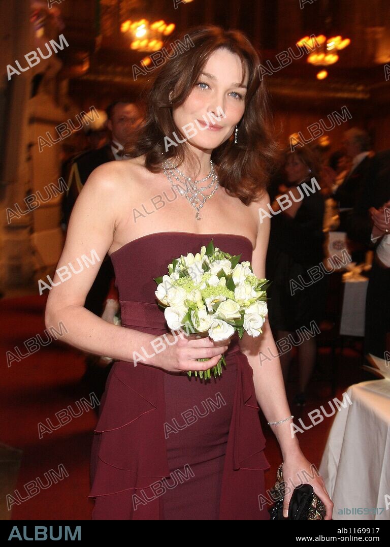 Mar 27, 2008 - London, England - French President Nicolas Sarkozy and his wife Carla Bruni-Sarkozy arrive at the Guildhall in London for a diner offered by Lord Mayor of the City of London David Lewis. French President Nicolas Sarkozy's new wife Carla Bruni-Sarkozy dominated the British press. The former Italian supermodel was pictured on the front page of nearly every major British paper, shown wearing an elegant grey Christian Dior outfit with matching beret. 26/03/2008