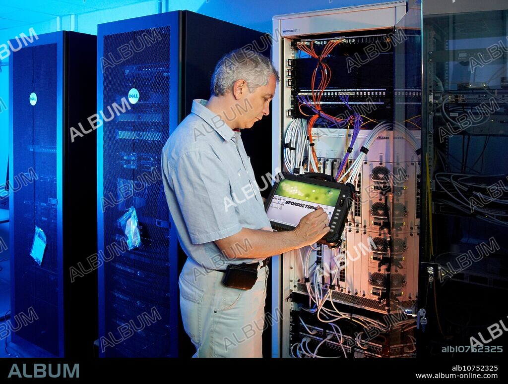 Gpondoctor FTTH (Fiber-to-the-home) analysis & monitoring tools, optical fiber network analyzer to identify anomalies in the communications between operator and customers homes, Electronics Lab, Tecnalia Research & Innovation, Zamudio, Bizkaia, Euskadi, Spain.